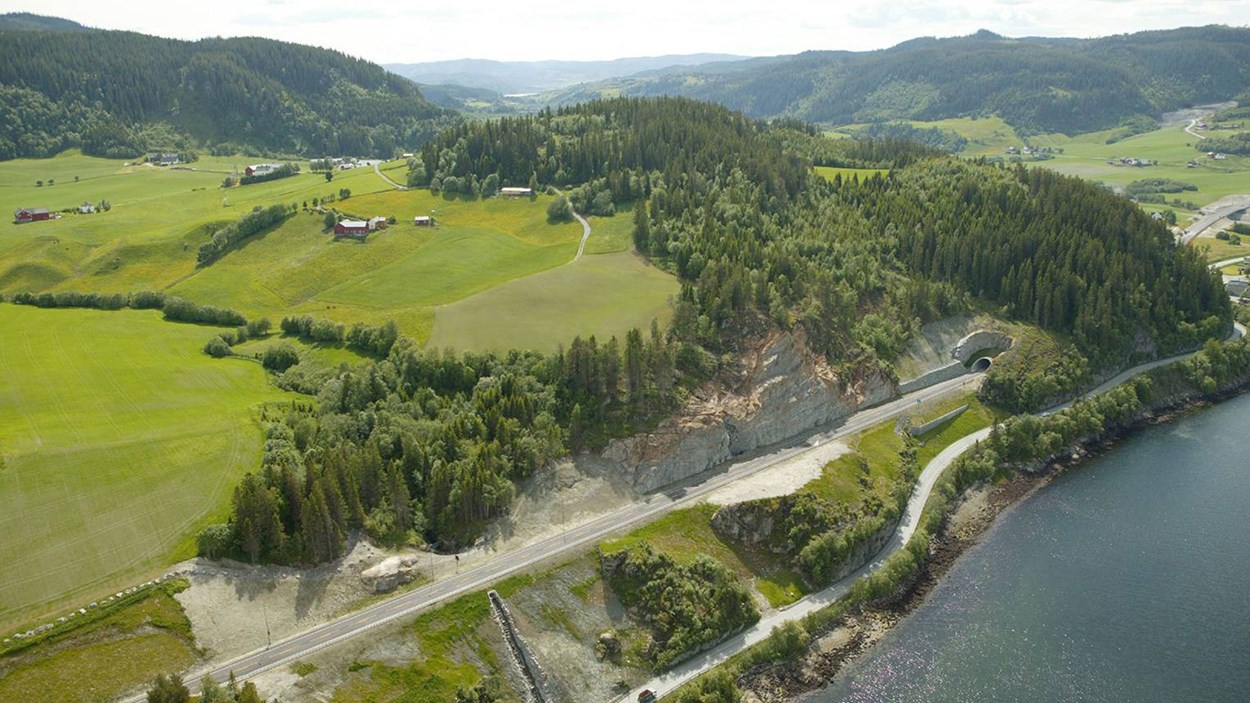 Veistrekning E39 med tunnelåpning