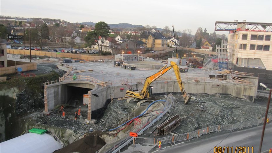 Strindheimskrysset - arbeid med lokket Strindheimskrysset - arbeid med lokket