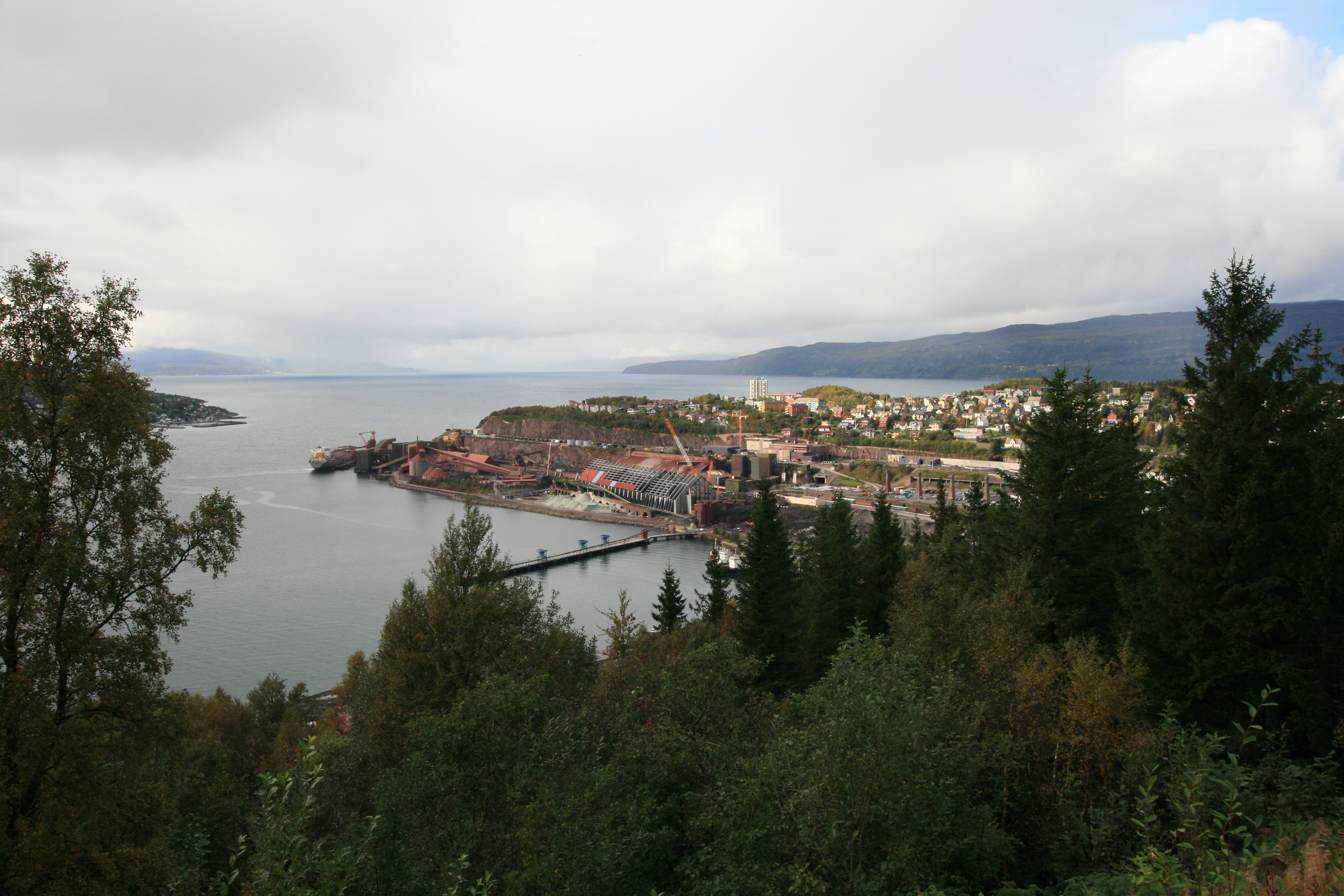 Lundbergsjakta sett utenfra