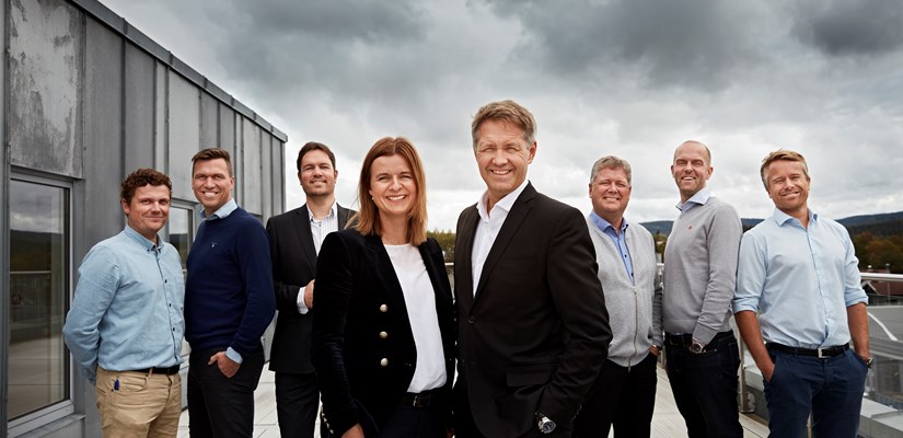 F.v.: Morten Andersen, prosjektleder, Magnus Brekke, prosjektsjef, Kristian Rannov Kårstad, prosjektutvikler og Camilla Krogh, konserndirektør Bygg, samtlige fra Skanska Norge. Videre Øivind Solbakken, adm. direktør Bertel O. Steen Eiendom, Rune Carlsen, prosjektdirektør Bertel O. Steen Eiendom, Rune Hauglin, prosjektleder Prodecon og Stian Olaf Kalsaas, prosjektleder Prodecon. Foto: J. Nyttingnes F.v.: Morten Andersen, prosjektleder, Magnus Brekke, prosjektsjef, Kristian Rannov Kårstad, prosjektutvikler og Camilla Krogh, konserndirektør Bygg, samtlige fra Skanska Norge. Videre Øivind Solbakken, adm. direktør Bertel O. Steen Eiendom, Rune Carlsen, prosjektdirektør Bertel O. Steen Eiendom, Rune Hauglin, prosjektleder Prodecon og Stian Olaf Kalsaas, prosjektleder Prodecon. Foto: J. Nyttingnes