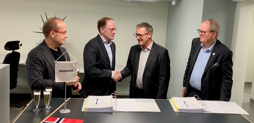 Bilde fra signeringen Bilde fra signeringen