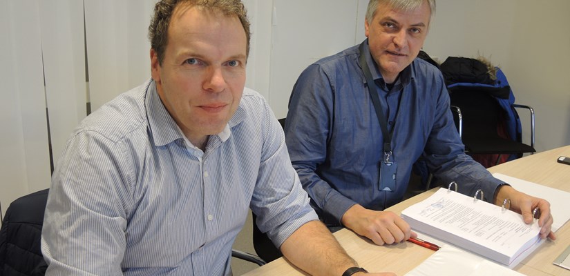 Prosjektleder Jan Helge Egeland, Statens vegvesen og prosjektsjef Gudmund Dyrland, Skanska. (Foto: Jo Vegard Aardal, Statens vegvesen). Prosjektleder Jan Helge Egeland, Statens vegvesen og prosjektsjef Gudmund Dyrland, Skanska. (Foto: Jo Vegard Aardal, Statens vegvesen).