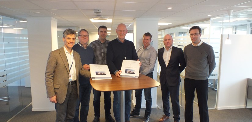 Bilde fra signeringen: F.v: Jon-Erik Lunøe (OBOS), Per-Henrik Eriksen (Skanska), Stian Ruud (OBOS), Carl Chr. Birkeland (OBOS), Espen Rudshaug (Skanska), Sturla Magnus (Skanska), Rudolf Fredriksen (Skanska) Bilde fra signeringen: F.v: Jon-Erik Lunøe (OBOS), Per-Henrik Eriksen (Skanska), Stian Ruud (OBOS), Carl Chr. Birkeland (OBOS), Espen Rudshaug (Skanska), Sturla Magnus (Skanska), Rudolf Fredriksen (Skanska)
