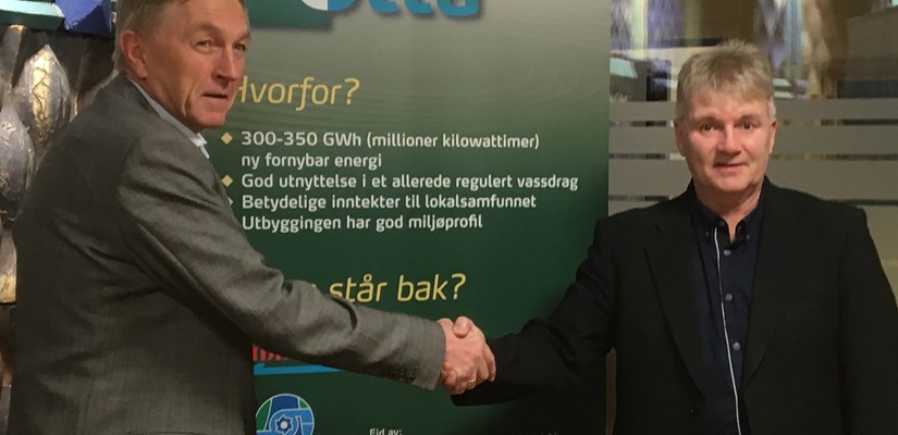 Bilde fra kontraktssigneringen: Oddleiv Sæle (direktør Eidsiva) og Magnar Myklatun (prosjektsjef Skanska) Bilde fra kontraktssigneringen: Oddleiv Sæle (direktør Eidsiva) og Magnar Myklatun (prosjektsjef Skanska)