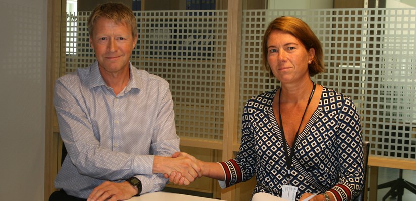 Foto: Statsbygg/ Mirjana Rødningen - Konserndirektør Espen Robertsen i Skanska Norge og byggherredirektør Synnøve Lyssand Sandberg i Statsbygg signerte kontrakt allerede 20. september i år. Foto: Statsbygg/ Mirjana Rødningen - Konserndirektør Espen Robertsen i Skanska Norge og byggherredirektør Synnøve Lyssand Sandberg i Statsbygg signerte kontrakt allerede 20. september i år.
