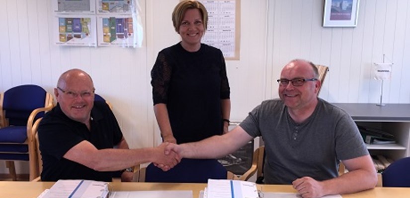 Kontraktsignering for bygging av Staup Helsehus i Levanger. F.v.: Prosjektsjef Frode Berg, prosjektleder Eva Forseth Andreassen og prosjektleder Svein Roger Troset (Levanger kommune). Kontraktsignering for bygging av Staup Helsehus i Levanger. F.v.: Prosjektsjef Frode Berg, prosjektleder Eva Forseth Andreassen og prosjektleder Svein Roger Troset (Levanger kommune).