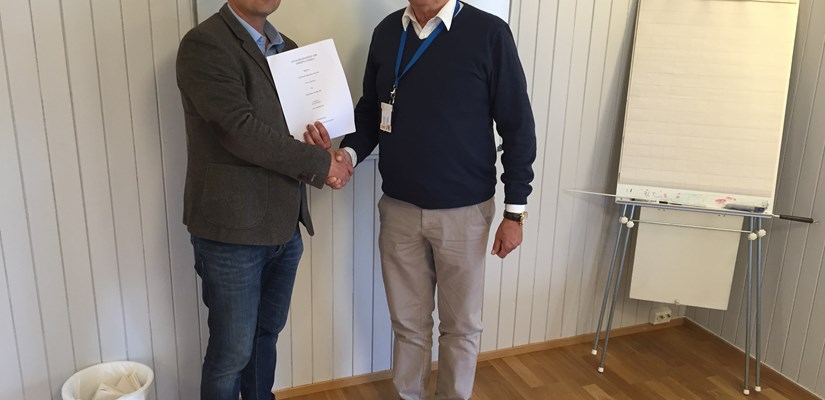 DK-sjef Even Larsen og konstituert leder i Telemark fylkeskommune - Team Eiendom Knut Buer signerte avtale om å utvikle Skogmo vgs DK-sjef Even Larsen og konstituert leder i Telemark fylkeskommune - Team Eiendom Knut Buer signerte avtale om å utvikle Skogmo vgs