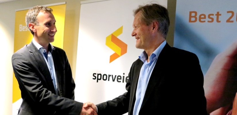Ståle Rød fra Skanska og Cato Hellesjø fra Sporveien under kontraktsigneringen Ståle Rød fra Skanska og Cato Hellesjø fra Sporveien under kontraktsigneringen