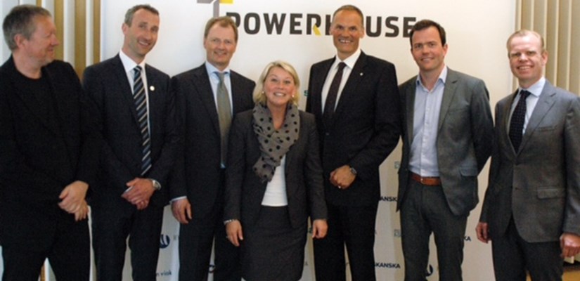 Næringsminister Monica Mæland åpnet i dag Powerhouse Kjørbo, Norges første rehabiliterte plusshus. Her med lederne i selskapene som utgjør Powerhouse-samarbeidet. Næringsminister Monica Mæland åpnet i dag Powerhouse Kjørbo, Norges første rehabiliterte plusshus. Her med lederne i selskapene som utgjør Powerhouse-samarbeidet.