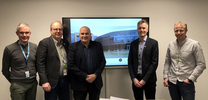 Fra venstre: Bjørn Tore Inderberg, prosjektleder Trøndelag Fylkeskommune, Trond Krogstadmo, regiondirektør Skanska Bygg midt/nord, Rune Venås, Bygge- og eiendomssjef Trøndelag Fylkeskommune, Jarle Refseth, prosjektsjef Skanska Bygg midt/nord, Hans Kristian Musum, prosjektleder Skanska Bygg midt/nord Fra venstre: Bjørn Tore Inderberg, prosjektleder Trøndelag Fylkeskommune, Trond Krogstadmo, regiondirektør Skanska Bygg midt/nord, Rune Venås, Bygge- og eiendomssjef Trøndelag Fylkeskommune, Jarle Refseth, prosjektsjef Skanska Bygg midt/nord, Hans Kristian Musum, prosjektleder Skanska Bygg midt/nord